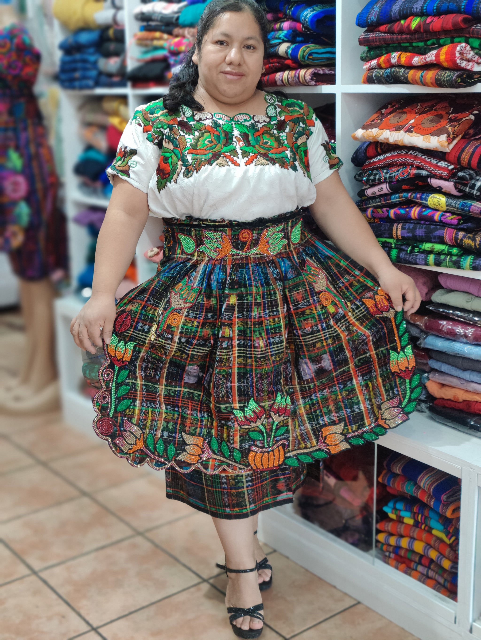 Traje blusa bordado nudo